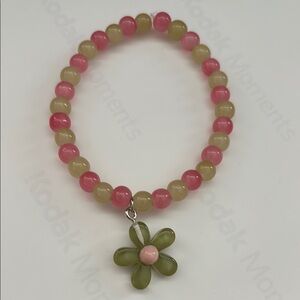 Green flowers Handcrafted bracelet 🌷